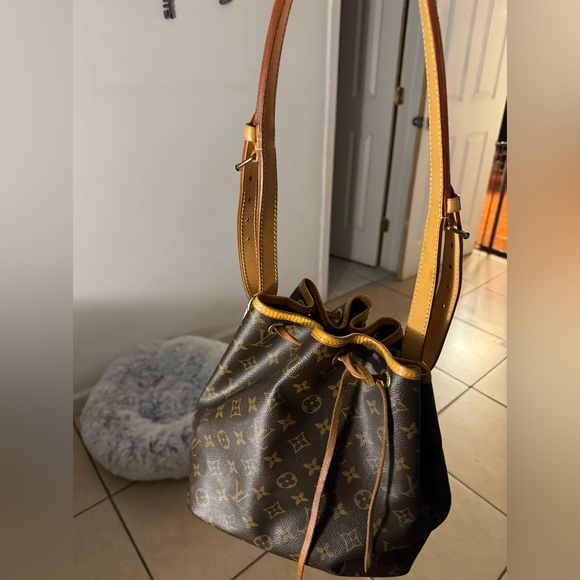 Louis Vuitton Handbag - Picture 1 of 4
